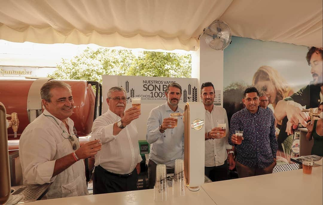 マラガCFさんのインスタグラム写真 - (マラガCFInstagram)「💃 Las tradiciones nunca se pierden 🥰 . #MálagaCF + @sanmiguel_es + #FeriaMLG2019」8月20日 22時55分 - malagacf