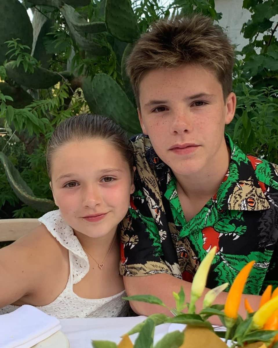 ヴィクトリアベッカムさんのインスタグラム写真 - (ヴィクトリアベッカムInstagram)「Having the best time with her brothers!! x @cruzbeckham @brooklynbeckham @romeobeckham #HarperSeven x Kisses xxx」8月20日 22時57分 - victoriabeckham