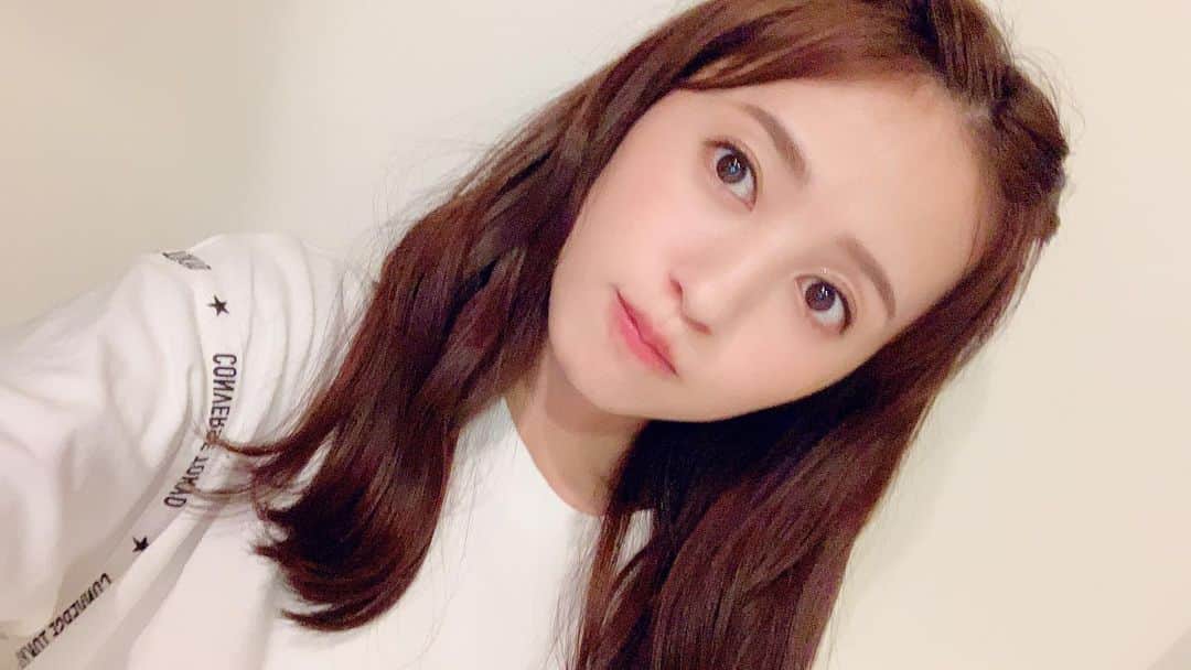 逢田梨香子さんのインスタグラム写真 - (逢田梨香子Instagram)「珍しく前髪upにしてもらいました。伸ばし中だから微妙な長さが鬱陶しくて、、。 いつも耐え切れず切っちゃうんですが、今回は根気強く頑張ります✂︎」8月20日 22時57分 - aida_rikako_