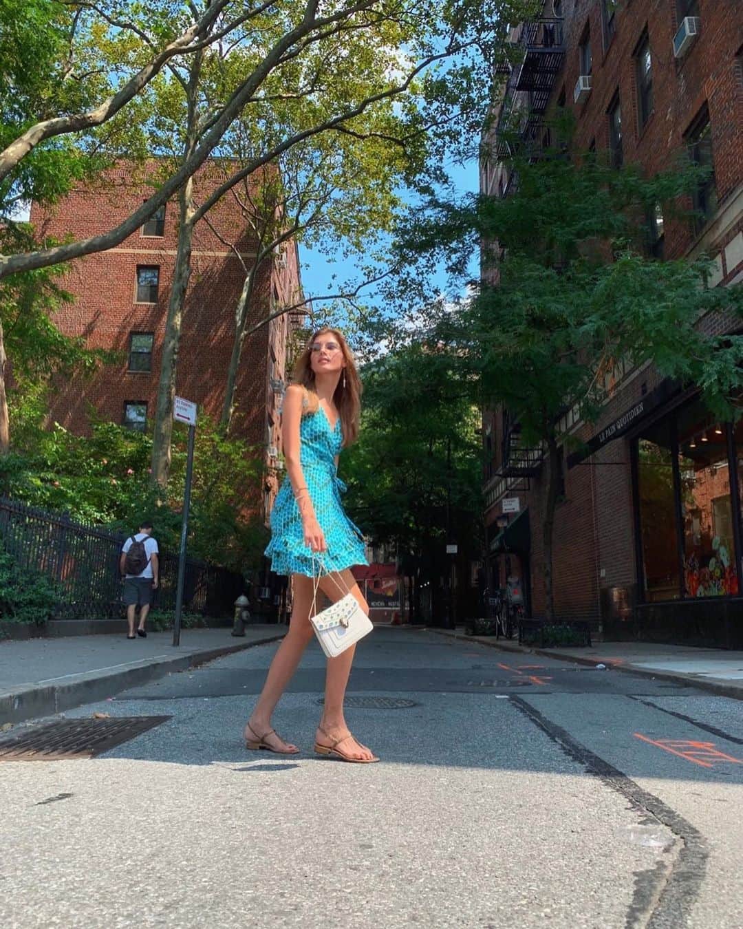 ヴァレリー・カウフマンのインスタグラム：「Forever daydreaming 💙😇 #Крадущийся 🐅 #затаившийся 🐉.」