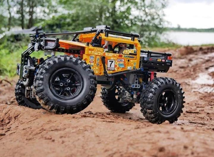 LEGOさんのインスタグラム写真 - (LEGOInstagram)「The LEGO Technic 4x4 X-treme Off-Roader is always ready for rough terrain! 😎 Thanks to @brickgarage for the awesome 📸 #LEGO #LEGOTechnic #Offroad #4x4」8月20日 23時00分 - lego