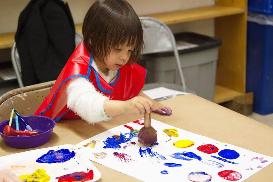 ブルックリン美術館さんのインスタグラム写真 - (ブルックリン美術館Instagram)「Meet the Museum returns this October! Each week kids ages 2-3 and their caregivers will visit a different exhibition, exploring color bursting all around them, and learn how to create their own colors and shades. Check out our link in bio to register! ⁠⠀ ⁠⠀ Photo: Valentina Vidusin #bkmeducation」8月20日 23時09分 - brooklynmuseum