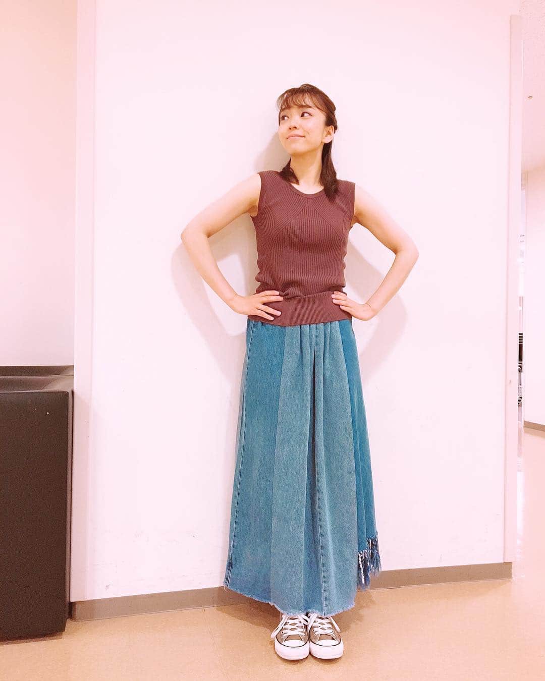 杜このみのインスタグラム：「久々、私服でのいちまい。 tops #casafline  skirt #77circa  sneaker #converseonestar」