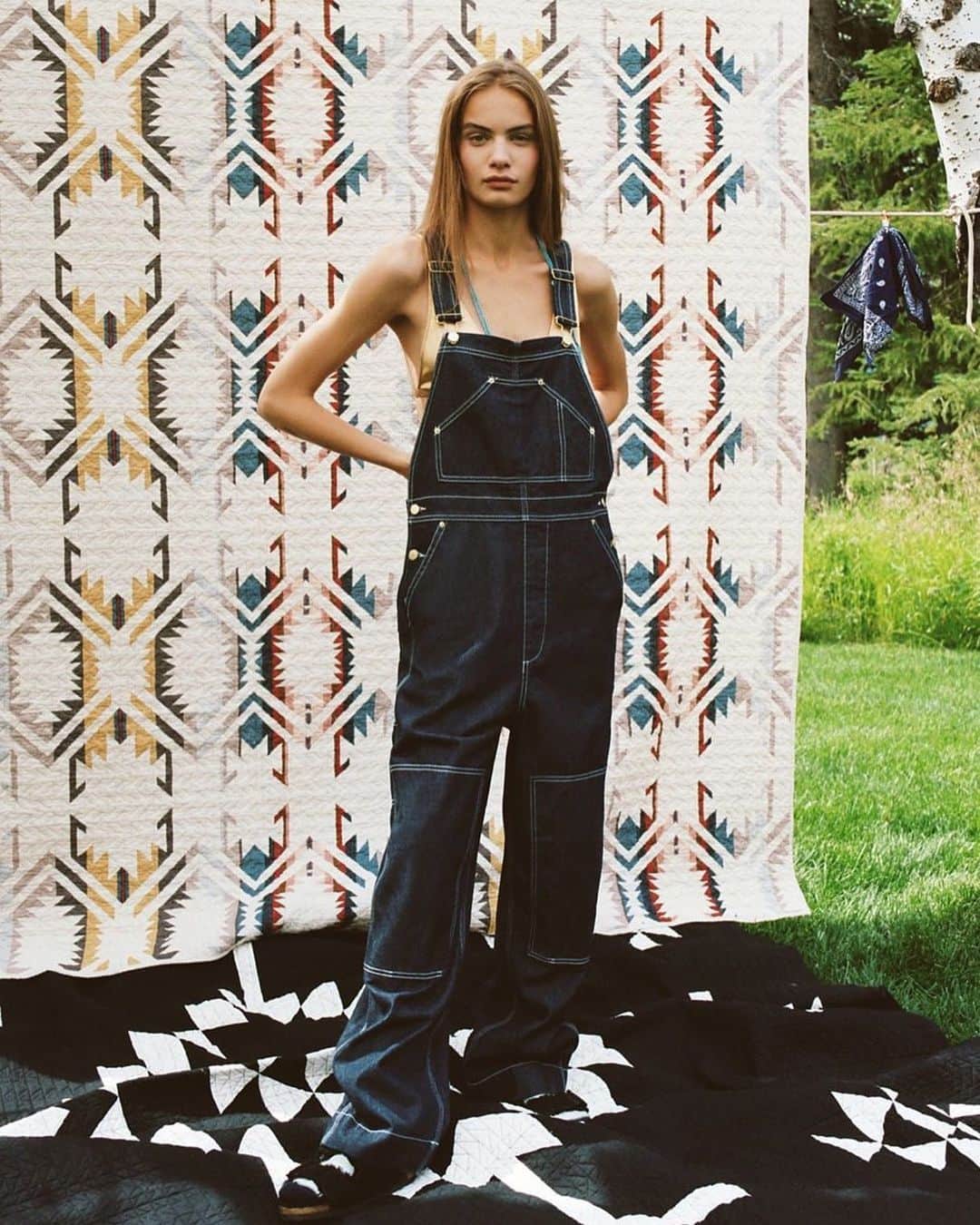 Urban Outfittersさんのインスタグラム写真 - (Urban OutfittersInstagram)「Overalls over everything. #UODenim」8月20日 23時08分 - urbanoutfitters