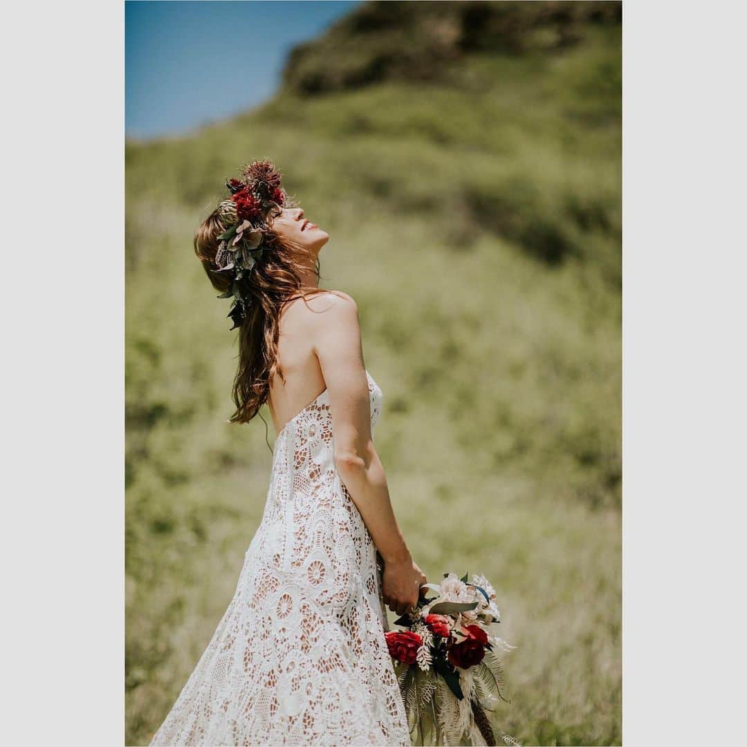 安田唯さんのインスタグラム写真 - (安田唯Instagram)「Paulele Hawaii Photo.💐 .  先月初めてのハワイへお仕事で行かせて頂き、 撮影した情報がやーっと解禁になりました！  @paulele_hawaii さんのPhoto Weddingの撮影でした💕 . . ≪ 11月の4日間限定 ≫ instagramにて先行予約が可能です👰🏼 .  私自身初めてのウェディングドレス、ウェディング撮影でしたが 本当に暖かい方々に囲まれ素敵な撮影が出来た事、 とても感謝してます🌴  HawaiiでのWedding Photoを考えてる方は是非 @paulele_hawaii のinstagramをご覧なって見てください💐✨ .  @natal1013  @jasondengphoto  @reginacloset027」8月20日 23時19分 - yui_ysd