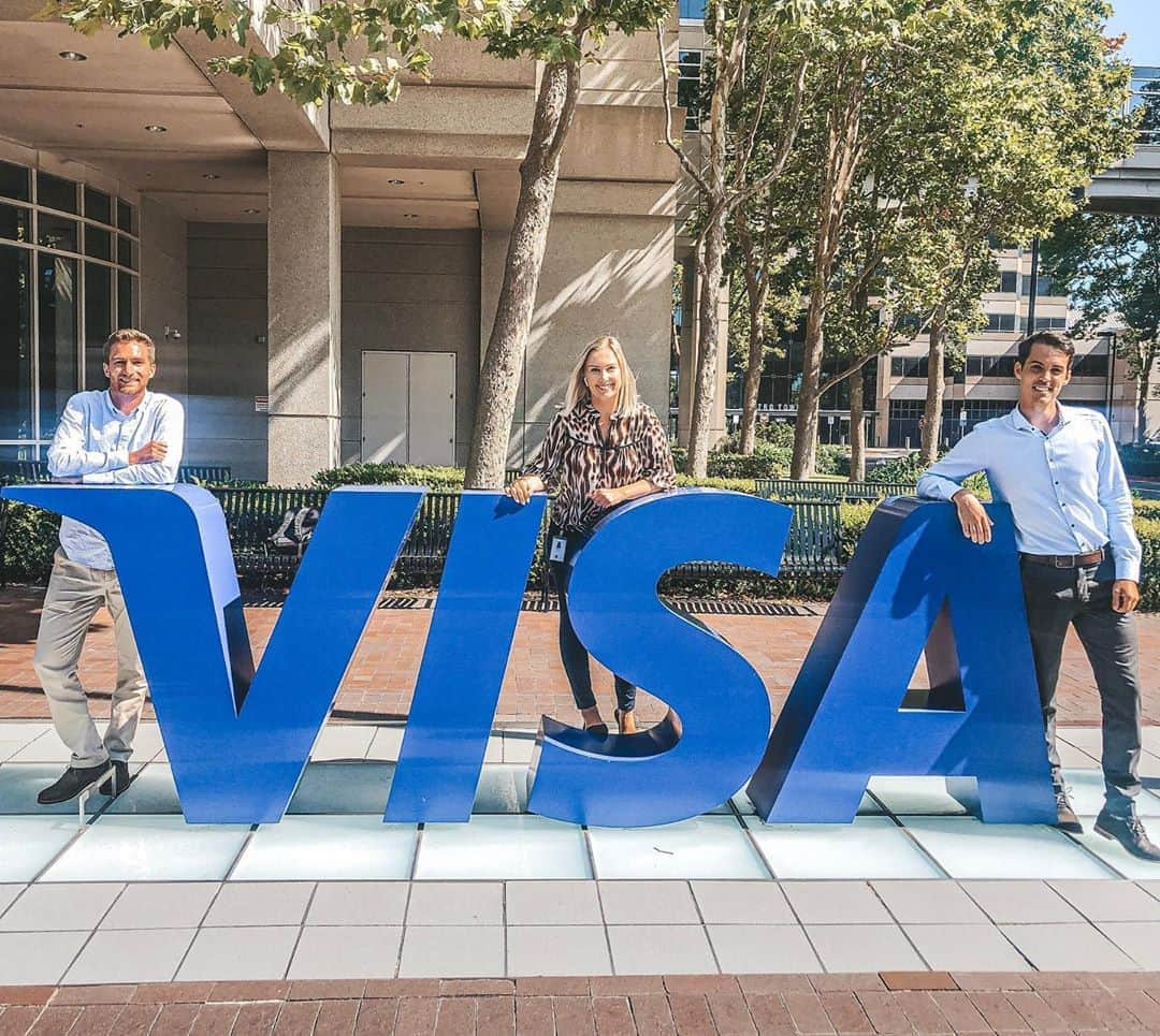 マリヤ・コロレバさんのインスタグラム写真 - (マリヤ・コロレバInstagram)「Your 2019 Visa Olympians 😆 K, first of all, @visa_us has been my top company I’ve wanted to work for for YEARS. My goal was to land there in 5-10 years. Never did I think I’d have an opportunity to make my mark there so early in my professional career 😭 • How amazing is it that an Olympic sponsor supports Olympians by giving them an opportunity to transfer their skills from the pool/track/court to the business world. I feel so grateful! And excited to share this experience with my Winter Olympian boys @jahnfennell and @peterfx24 and with all of you! ❤️ • #visa #visaolympians #olympiansinbusiness #athletesinbusiness #athletepreneur #mariyakoroleva #bossbabe #ladyboss #olympics」8月20日 23時16分 - mkoroleva