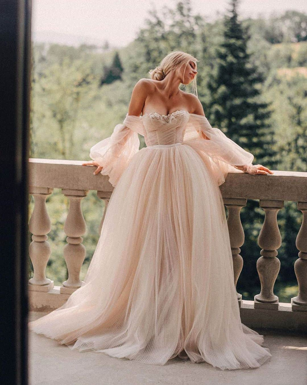 Galia Lahavさんのインスタグラム写真 - (Galia LahavInstagram)「A princess in her tower | #GLBride @_supermasik_ looking so dreamy in our #Bellina gown #GLCouture 📷 @yana_leventseva @andrew_bayda」8月20日 23時17分 - galialahav