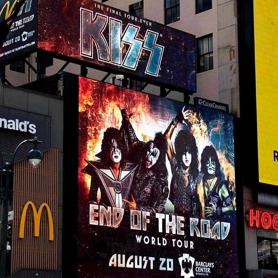 KISSさんのインスタグラム写真 - (KISSInstagram)「TONIGHT! #EndOfTheRoad World Tour invades the @barclayscenter in #Brooklyn.」8月20日 23時27分 - kissonline