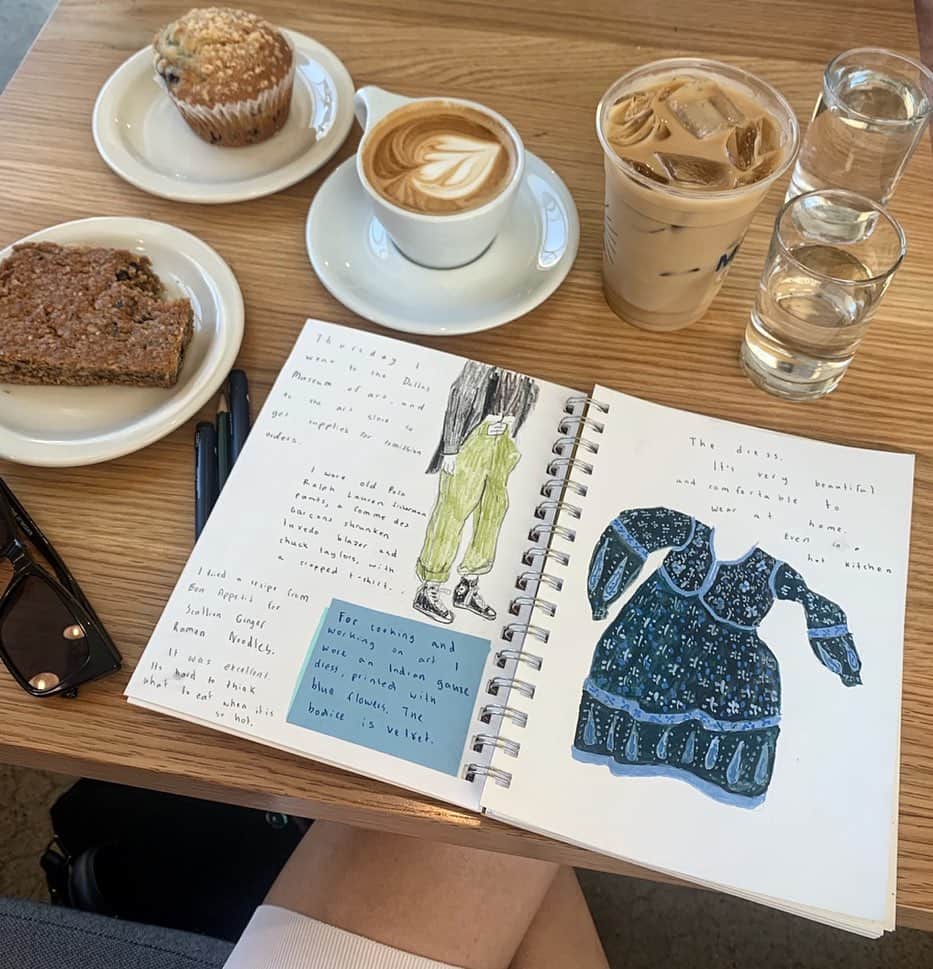 ジェーン・アルドリッジのインスタグラム：「I have been trying to keep up a sketchbook practice lately, and this week I focused on a visual style diary. It was a wonderful way to slow down and appreciate what I already have, and the way my wardrobe serves me. It was also a fantastic artistic challenge that really surprised me sometimes! Today on my blog you can find all the pages from my style diary 💌❤️ #sketchbooktherapy #artjournal」