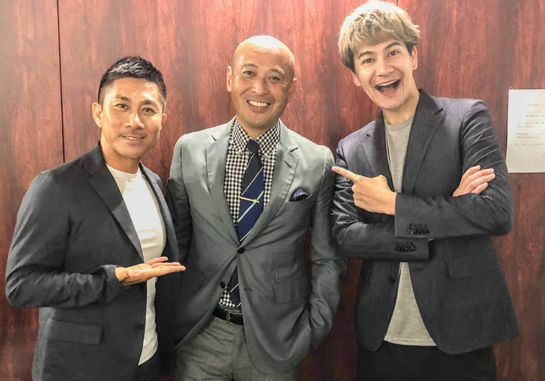 前園真聖さんのインスタグラム写真 - (前園真聖Instagram)「今シーズンも 『Football time line』みなさんよろしくお願いします👍 そして良香の誕生日をみんなで祝いました🎂🎉 #footballtimeline #football #スカパー #joy #松原良香  #小澤一郎 #ミムラユウスケ #前園真聖」8月20日 23時20分 - maezono_masakiyo