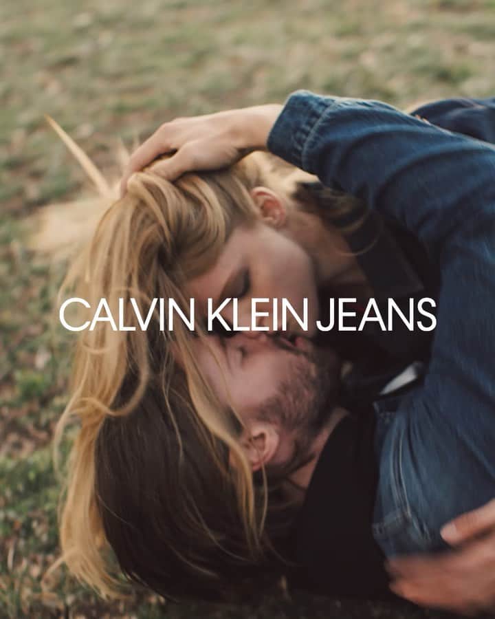 アビー・チャンピオンのインスタグラム：「GET BETWEEN ME AND #MYCALVINS NEW @calvinklein campaign with @patrickschwarzenegger ♥️ shot by @theo123456」