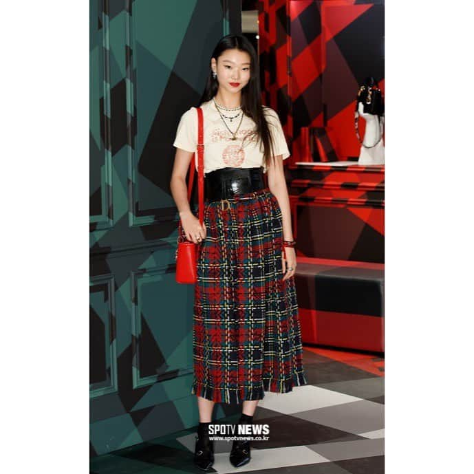 ペ・ユニョンさんのインスタグラム写真 - (ペ・ユニョンInstagram)「🖤♥️19AW DIOR POP-UP STORE ♥️🖤 항상 예쁜 사진들 감사합니다 기자님들 🥴 #헤어메이크업 #끌로에 #이상근오빠 #이은진원장님 #DIOR #Dior #dior #Popupstore #DiorinSeoul」8月20日 23時36分 - mulan_bae