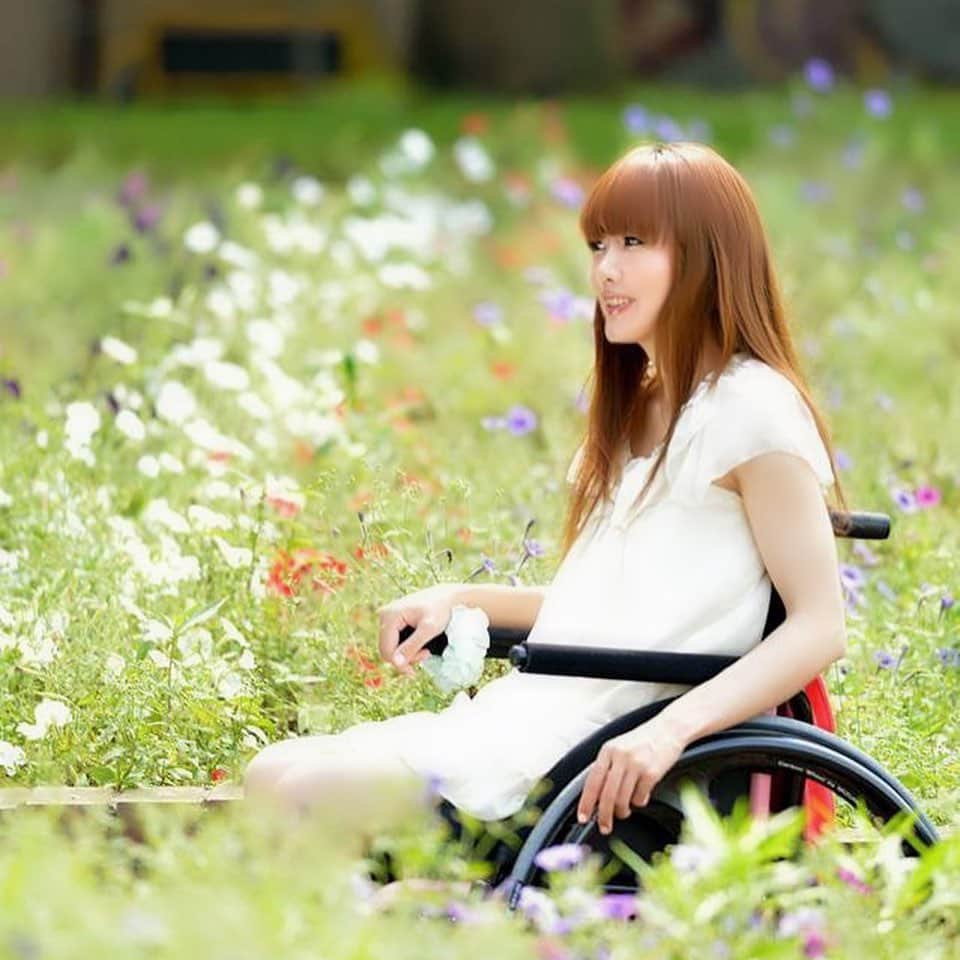麻生真里さんのインスタグラム写真 - (麻生真里Instagram)「あと少しで9月だけど、まだまだ熱中症気をつけよう🥺 #portrait #portraitmood #portrait_star #portraits_ig #portrait_shots #japaneasedress #wheelchairgirl #portrait_universe #disabledfashion #wheelchairgirl  #wheelchairbarbie #best_photogram #wheelchairlife #ポートレートモデル #カメラマンさん募集 #モデル #バリナビ #作品撮りモデル #麻生真里 #写真が好きな人と繋がりたい #写真撮ってる人と繋がりたい #車椅子女子 #車椅子 #車椅子モデル #車椅子タレント #被写体 #ポートレートモデル  #フリーモデル #ポートレート #カメラマンさんと繋がりたい」8月20日 23時36分 - mariaso_official