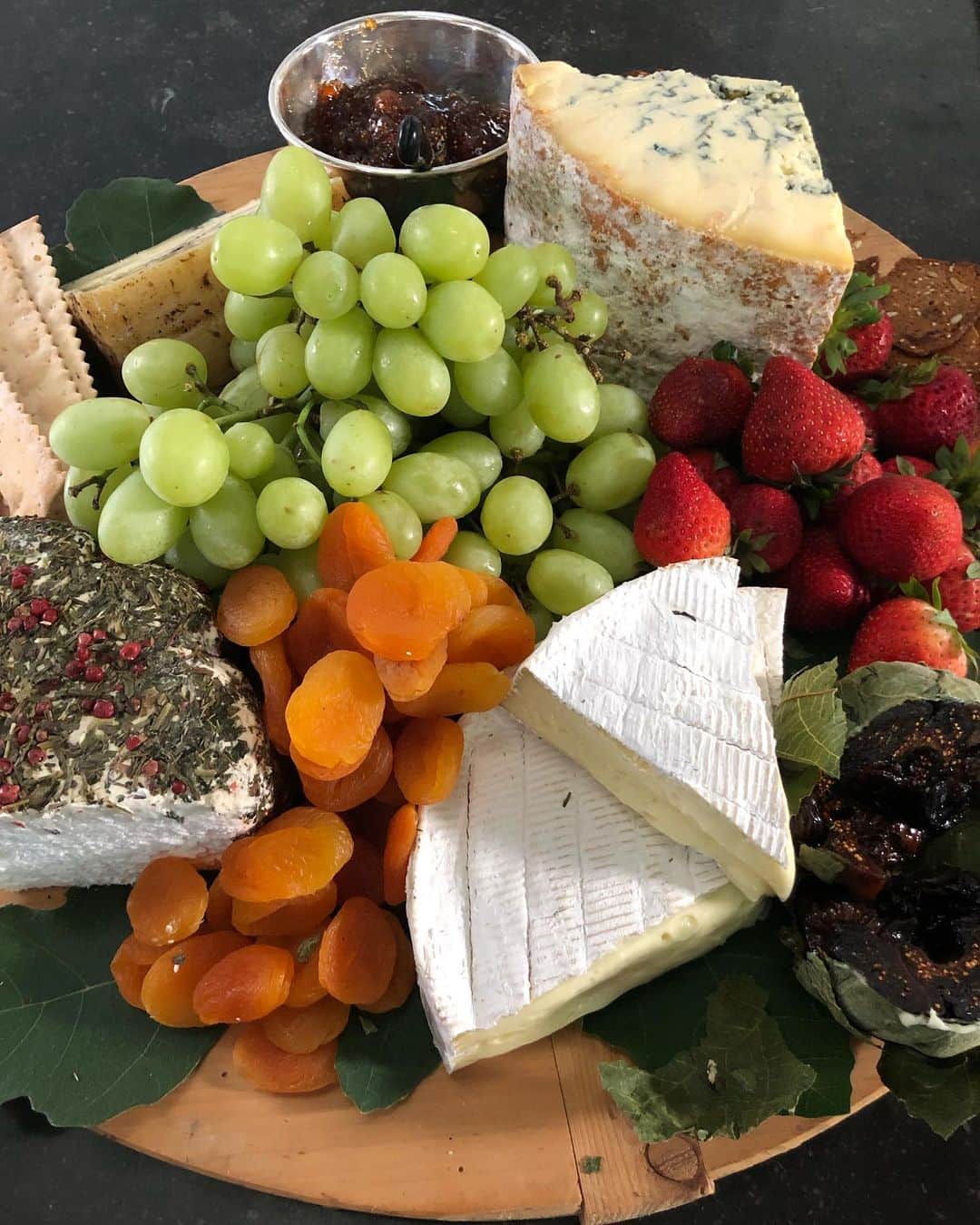 アイナ・ガーテンさんのインスタグラム写真 - (アイナ・ガーテンInstagram)「I love making cheese platters!  So delicious and no cooking! #brie #stilton #truffledpecorino #fleurvert #figpreserves」8月20日 23時36分 - inagarten