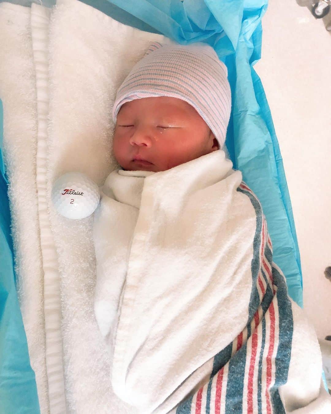 ケビン・ナさんのインスタグラム写真 - (ケビン・ナInstagram)「Gift from God 🙏🏼 Leo LeeWoo (리우) Na was born last night August 19th 23:58. 7 lbs 5 ounces (3.32kg) Mom and the baby is healthy and well! Welcome to the family Leo! #itsaboy #아들 #blessed #babyNa #golfingfamily」8月20日 23時36分 - kevinna915