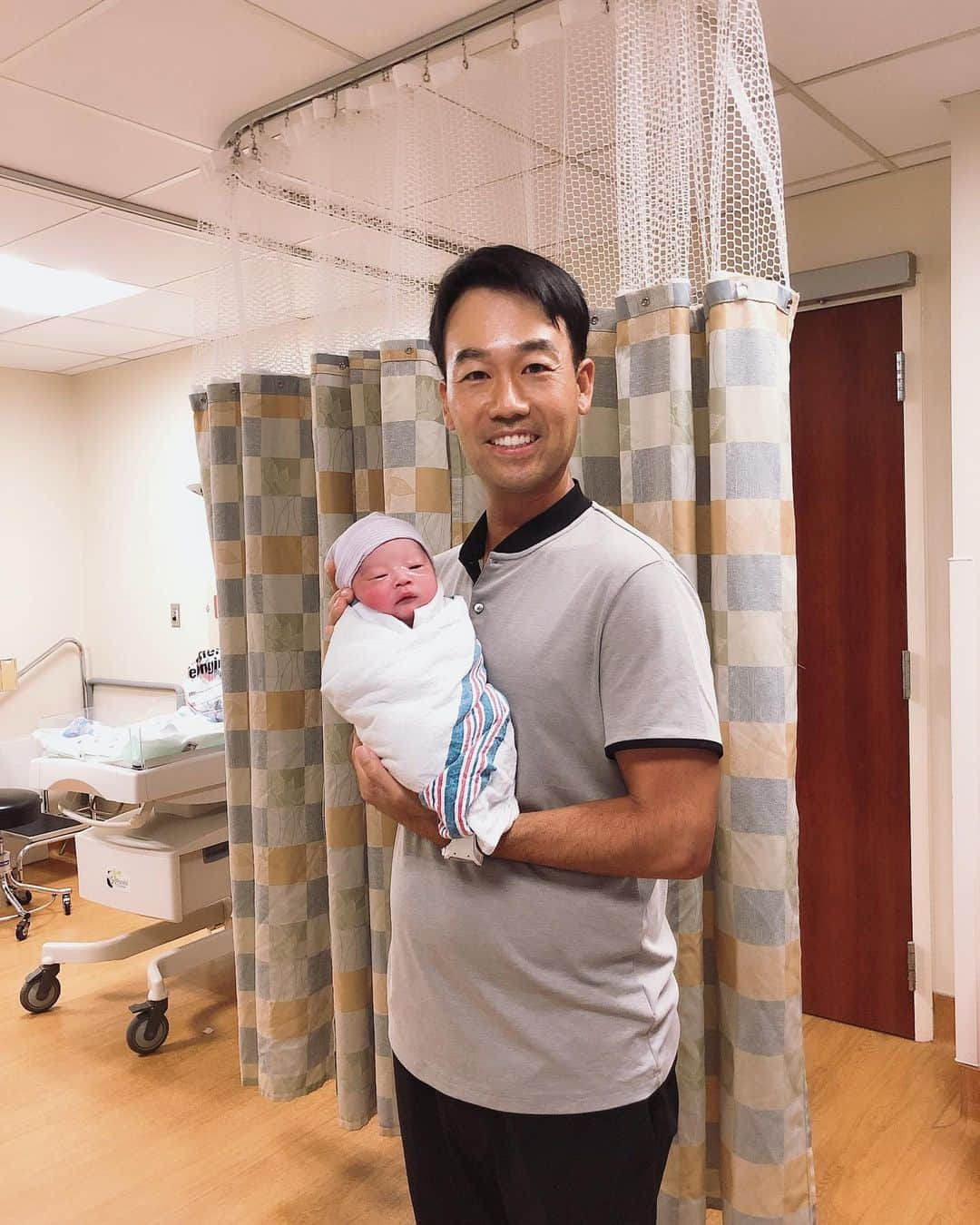 ケビン・ナさんのインスタグラム写真 - (ケビン・ナInstagram)「Gift from God 🙏🏼 Leo LeeWoo (리우) Na was born last night August 19th 23:58. 7 lbs 5 ounces (3.32kg) Mom and the baby is healthy and well! Welcome to the family Leo! #itsaboy #아들 #blessed #babyNa #golfingfamily」8月20日 23時36分 - kevinna915