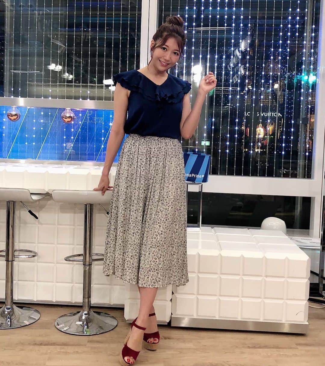 のインスタグラム：「‪明日の関東は日差しがあっても午後はにわか雨や雷雨に☔️雨具もって外出を。気温は今日より少し上がって蒸し暑いよ💦‬ ‪👗お天気コーデ👗‬ ‪蒸し暑さ対策に締め付けがないゆるっとした服+水に強いポリエステル素材のものでコーデ♪‬ #アベプラ #abematv  #weather #weatherforecast #気象予報士 #穂川果音 #明日コレ着よコーデ #ファッション #ファッションコーデ #ファッションアイテム #fashion #fashionista #fashionable #fashionstyle #fashionlover #style  #outfits #coordinate #ootd #outfit #japanstyle #instastyle #instafashion  #ヘアアレンジ  #hair #hairstyle #hairarrange #ほかのん #雨の日コーデ」