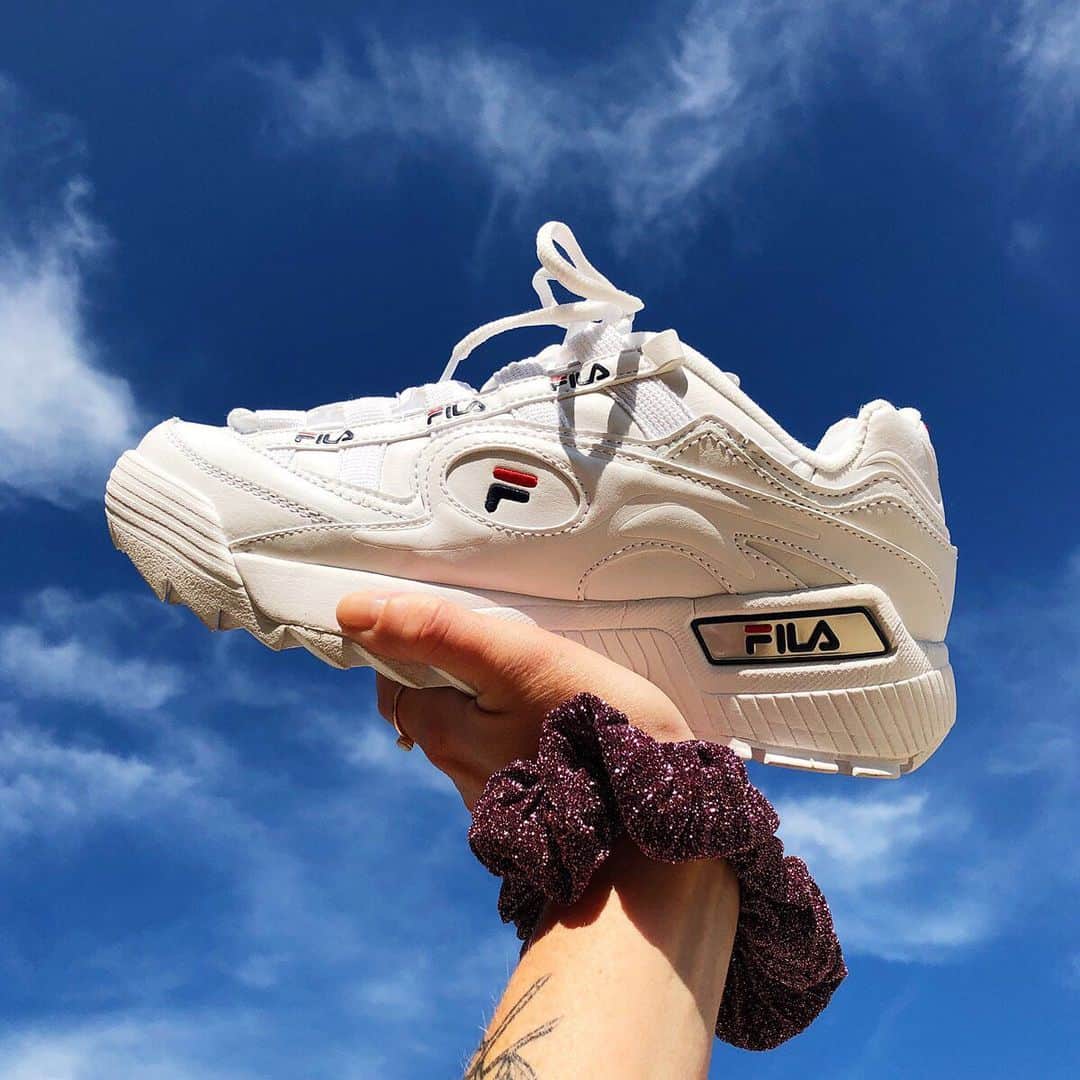 ロック&リパブリックのインスタグラム：「#tuesdayshoesday ’90s edition. (Mix tapes sold separately.) #Kohls」