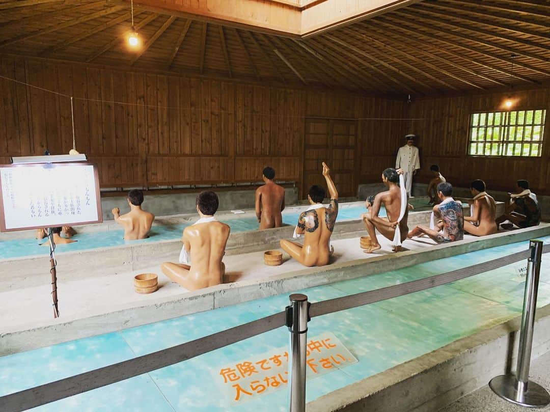 五月女ケイ子のインスタグラム：「お伝えし忘れてましたが、先日網走に行ってきました。1人だけ人間が隠れています。  #網走監獄#夏休み#2019」