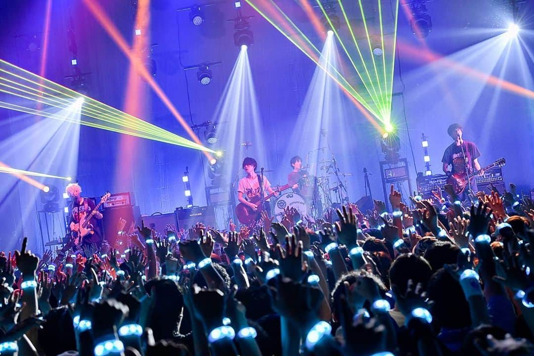 のインスタグラム：「aurora ark TOUR 新木場STUDIO COAST公演初日終了しました🙌 大雨の中来てくれてありがとうございました😵コースト最高でした🔥 明日もよろしくお願いします🙏 #auroraark」