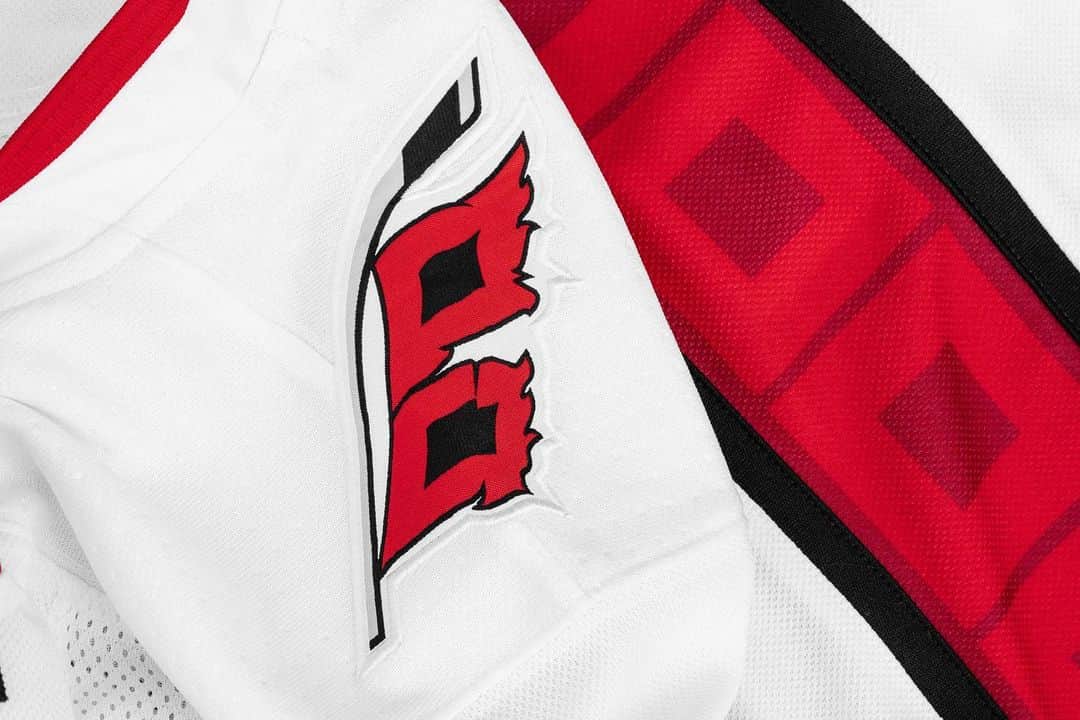 NHLさんのインスタグラム写真 - (NHLInstagram)「Cane you believe how beautiful the @canes new @adidashockey road uniforms are? 😍」8月20日 23時38分 - nhl