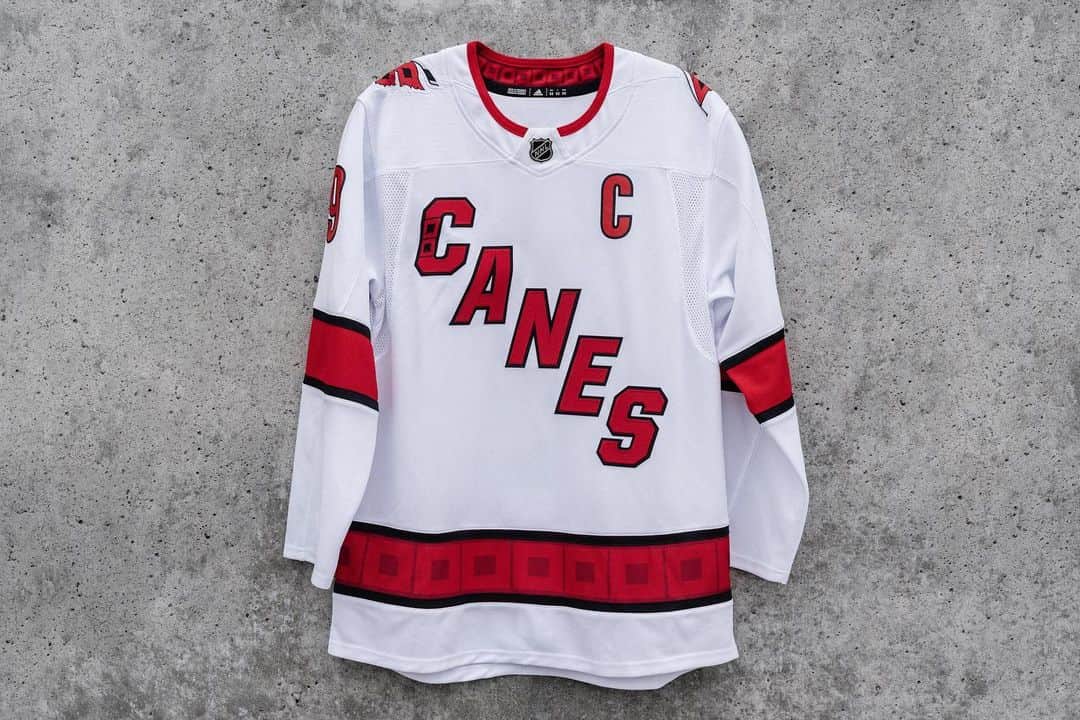 NHLさんのインスタグラム写真 - (NHLInstagram)「Cane you believe how beautiful the @canes new @adidashockey road uniforms are? 😍」8月20日 23時38分 - nhl