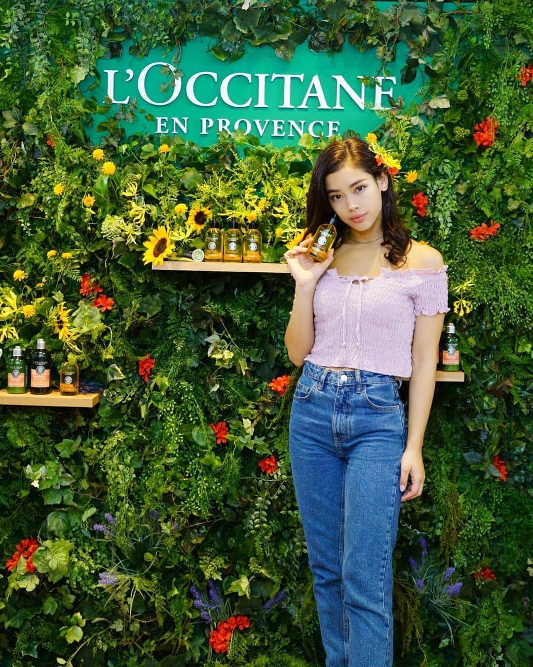 佐原モニカのインスタグラム：「Thank you Loccitane🌻 ファイブハーブス 、いい香りでサラサラになるよ〜 #天使の輪 ＃ロクシタン #PR」