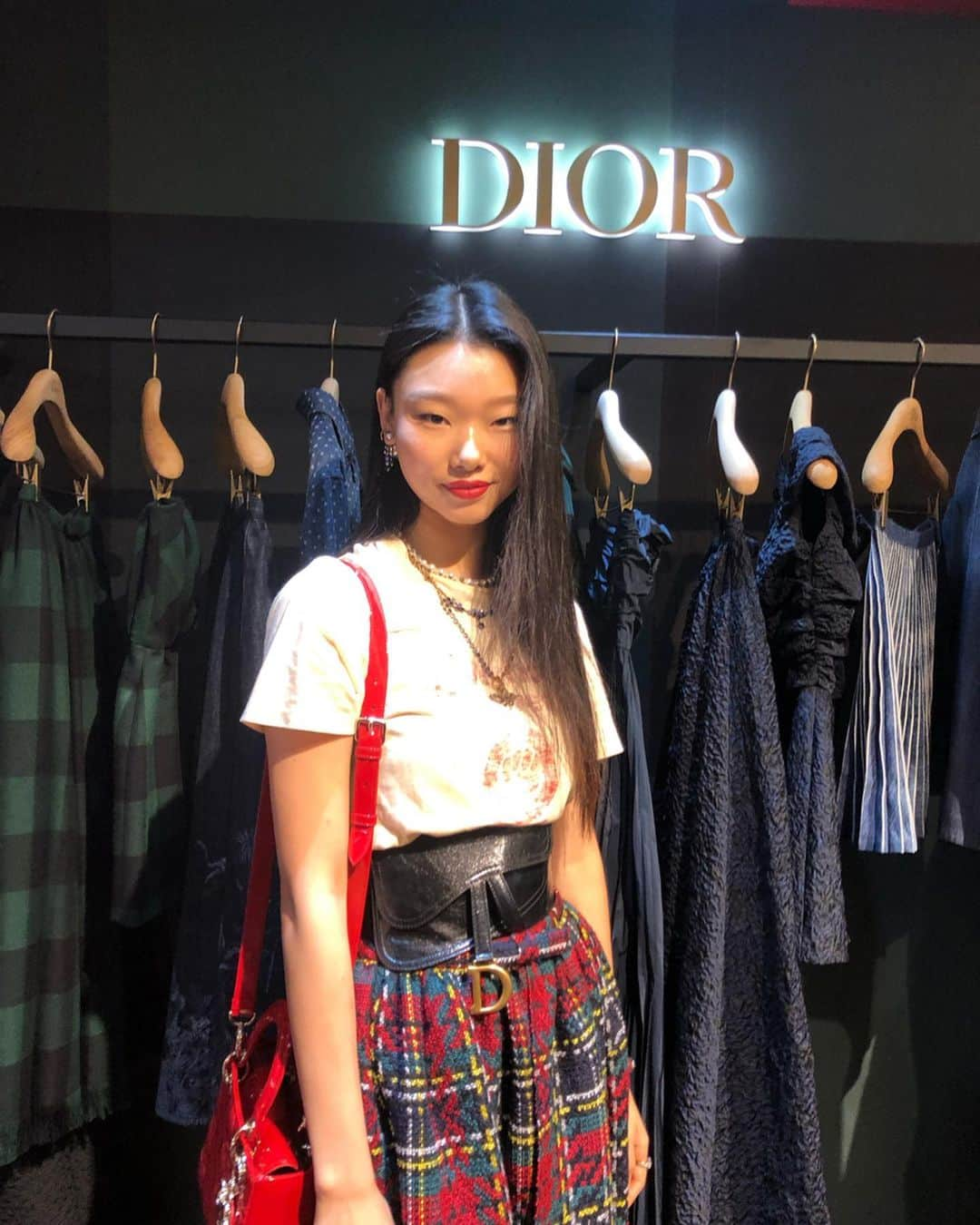 ペ・ユニョンさんのインスタグラム写真 - (ペ・ユニョンInstagram)「Thank you for invite me @dior ♥️ Dior Pop-up Store in Galleria Department East 1F, Seoul 2019. 08. 15 ~ 08. 29 (기간동안 많이 구경 와주세요 👼🏻)」8月20日 23時43分 - mulan_bae