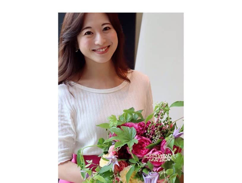 稀鳥まりやさんのインスタグラム写真 - (稀鳥まりやInstagram)「💐💐💐 本日はお花のレッスンへ💓 薔薇のブーケロンを作らせて頂きました。 初心者の私にも優しく教えて下さり、綺麗なお花に囲まれてとても幸せな気持ちになりました😌💓 忘れないように自分でも今度挑戦してみよう〜😊 ・ #お花のレッスン #とっても楽しかった💓」8月20日 23時53分 - mariya_kitori