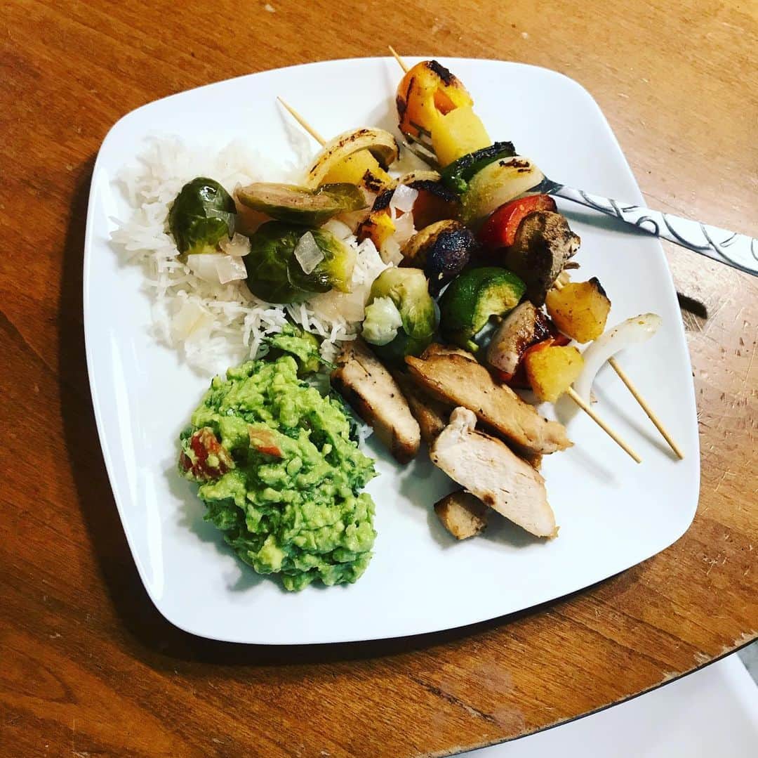 デリック・ディラードのインスタグラム：「My wife @jillmdillard is the best!  Got home yesterday to kabobs and guacamole, some of my favorites!  Then she brought be breakfast in my office this morning :) #bestwifeever」