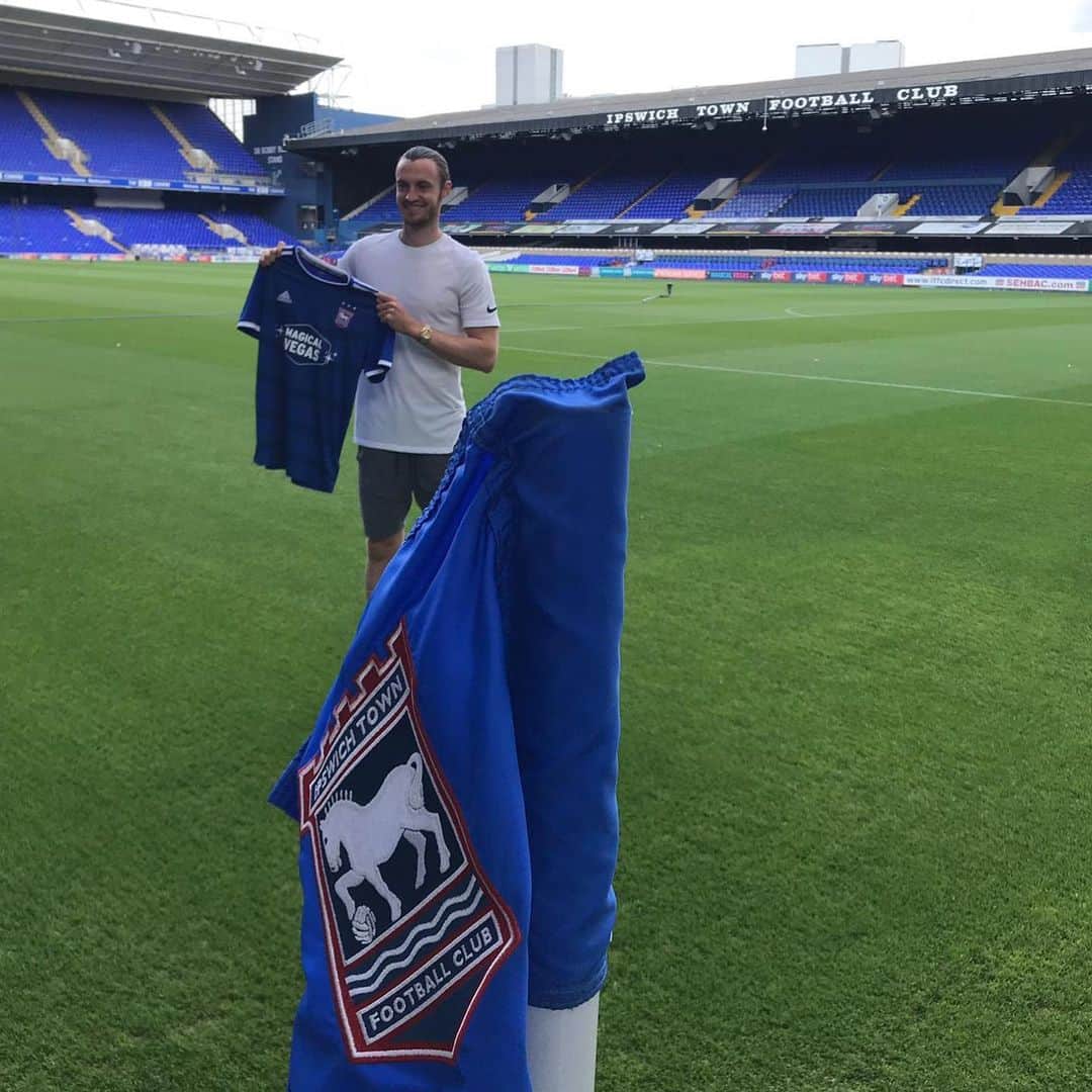 ウィル・ケインのインスタグラム：「It feels good to be back! 😍⚽️🚜@ipswichtown」