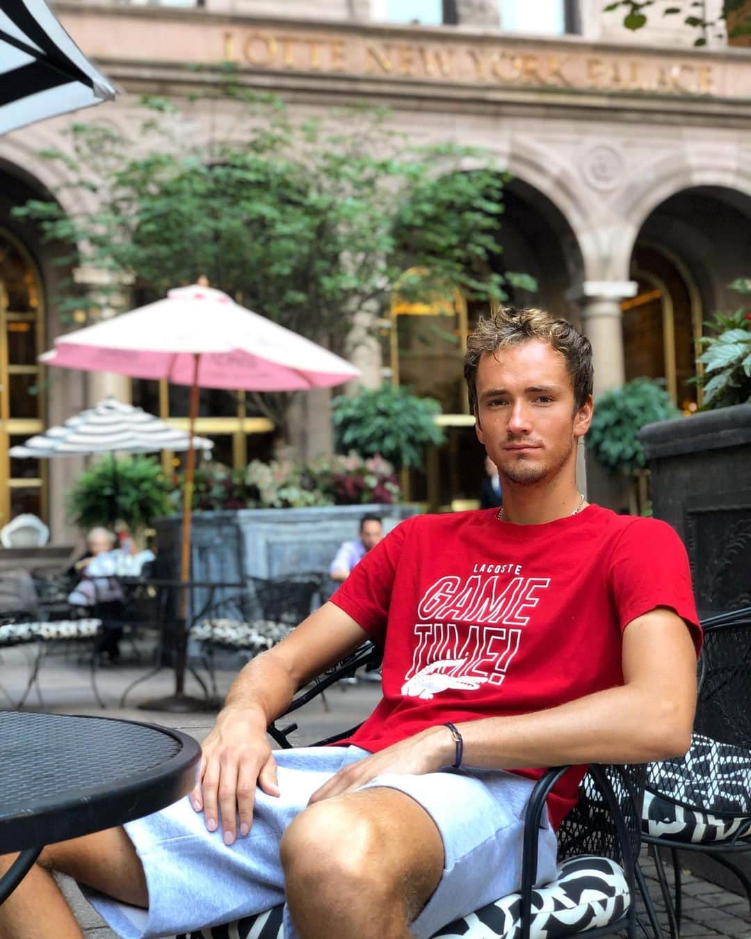 のインスタグラム：「Before having my breakfast in @newyorkpalace ❤️🥐 // Завтрак в @newyorkpalace ❤️🥐 #tiredface 😂」