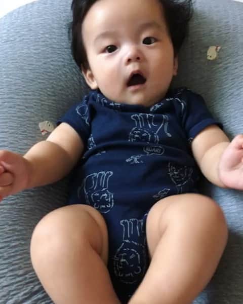 チョン・ソミンのインスタグラム：「뭘 그렇게 열심히 말하고 싶은걸까🤔 열무전용 번역기 필요🥺 @baby10radish #옹알옹알 #귀여워 #귀여워도너무귀여워」