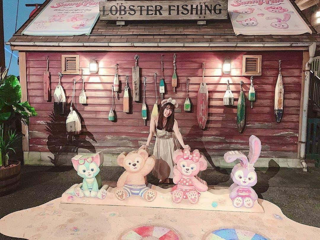 七瀬りりこさんのインスタグラム写真 - (七瀬りりこInstagram)「昨日の終演後は、楽屋のみんなでディズ二ーシーへ❤️ ほんっと楽しかったー✨ はしゃいだ‼️笑笑  みんなで付けた耳は、全部みれたんの私物🌸🐰🌸 全員に貸してくれました❤️ みれたんありがとうね🍑 私はシェリーメイちゃん✨ 服もシェリーメイちゃん色‼️ さっきまで名前が出てこなくて、 ダッフィーのメス。とか、 ダフィ子。 とか呼んでたけど、シェリーメイって、やっと思い出しました😂  #ディズニーシー #ディズニー #シェリーメイ #カチューシャ #シェリーメイコーデ  #エリザベート #帝国劇場 #ミュージカル #宝塚」8月20日 15時09分 - ririkonanase