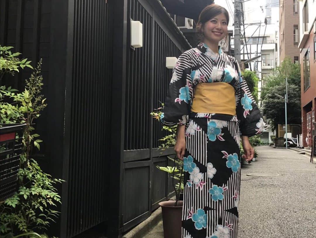 天野麻菜さんのインスタグラム写真 - (天野麻菜Instagram)「夏といえば浴衣👘 浴衣でおでかけしたいけど、暑いし動きにくいし結局着ないまま終わる夏。お仕事で着るだけになっちゃう。来年はお祭りでも花火大会でも浴衣で行きたいな👘🍎 #夏 #といえば #浴衣 #黒に撫子」8月20日 15時06分 - akaringo_mana