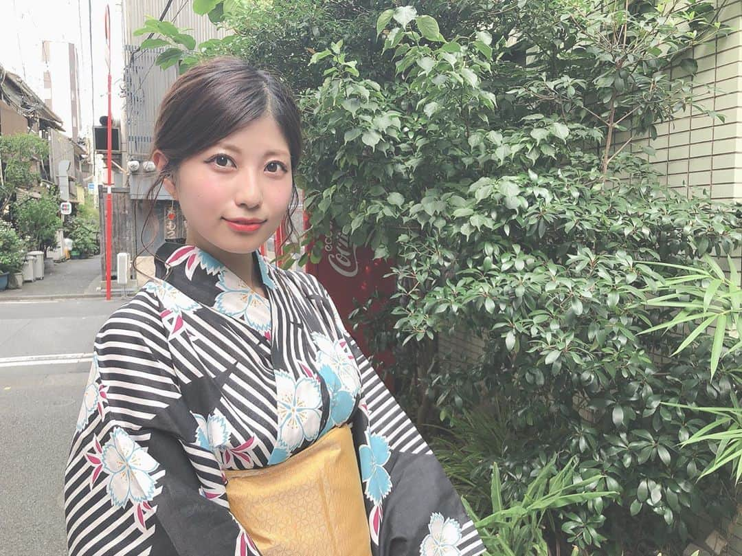 天野麻菜さんのインスタグラム写真 - (天野麻菜Instagram)「夏といえば浴衣👘 浴衣でおでかけしたいけど、暑いし動きにくいし結局着ないまま終わる夏。お仕事で着るだけになっちゃう。来年はお祭りでも花火大会でも浴衣で行きたいな👘🍎 #夏 #といえば #浴衣 #黒に撫子」8月20日 15時06分 - akaringo_mana