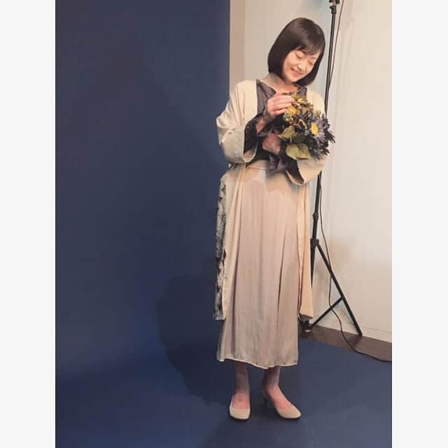 遠山景織子さんのインスタグラム写真 - (遠山景織子Instagram)「音楽朗読劇『ヘブンズ・レコード』〜青空篇〜2019ビジュアル撮影をしました😊💐 ☆ 9/12〜9/16有楽町よみうりホール ☆ 9/27〜9/29神戸新聞松方ホール 是非劇場にいらしてくださいね。 https://www.miraiheikiru.jp/stage/2019/ #音楽朗読劇  #ヘブンズレコード青空篇  #ビジュアル撮影  #たくさんの思い  #思いを込めて #生きてゆく #未来#生きる  #母親 #母の思い #遠山景織子」8月20日 15時35分 - kyooko.9.tooyama