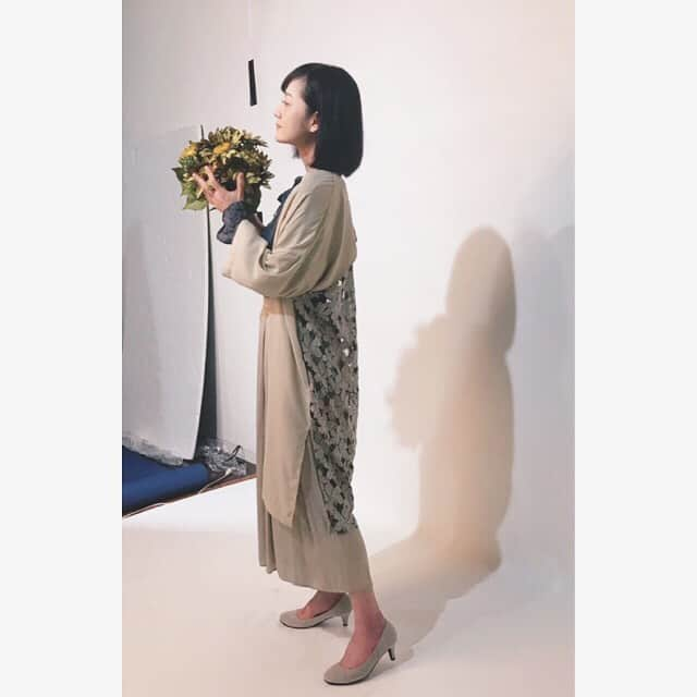 遠山景織子さんのインスタグラム写真 - (遠山景織子Instagram)「音楽朗読劇『ヘブンズ・レコード』〜青空篇〜2019ビジュアル撮影をしました😊💐 ☆ 9/12〜9/16有楽町よみうりホール ☆ 9/27〜9/29神戸新聞松方ホール 是非劇場にいらしてくださいね。 https://www.miraiheikiru.jp/stage/2019/ #音楽朗読劇  #ヘブンズレコード青空篇  #ビジュアル撮影  #たくさんの思い  #思いを込めて #生きてゆく #未来#生きる  #母親 #母の思い #遠山景織子」8月20日 15時35分 - kyooko.9.tooyama