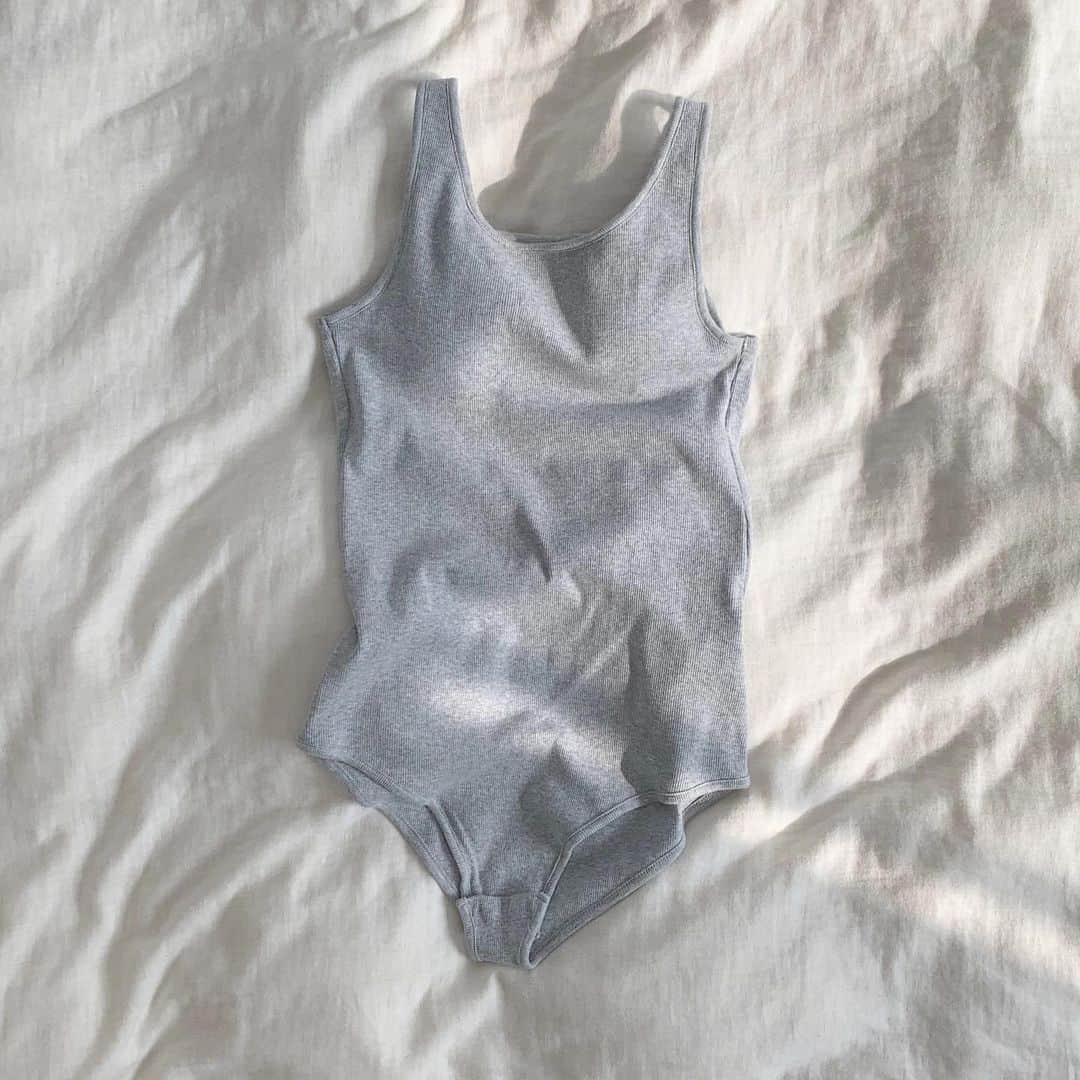 ryuu79hinaのインスタグラム：「#newin ♥ ・ ・ Ungridのカップ付きボディースーツ インナーとしても◎ 1枚でもいけちゃう◎ 股部分のスナップを止めることでカップがずれにくく、フィットした着心地なのも◎ ・ ・ ・ ━━━━━━━━━━━━━━━ #ungrid#アングリッド#ボディースーツ#local#mineby3mootd#記録#おきがくらぶ#置き画#置き画くら部#置き画倶楽部#おしゃれ#おしゃれさんと繋がりたい#おしゃれ好き #데일리룩#데일리룩코디#패션#오오티디#아웃핏#코디#옷#패션스타그램#옷스타그램#코디스타그램#좋아요#좋아요환영#인스타그램#일상#일상스타그램#데일리그램」