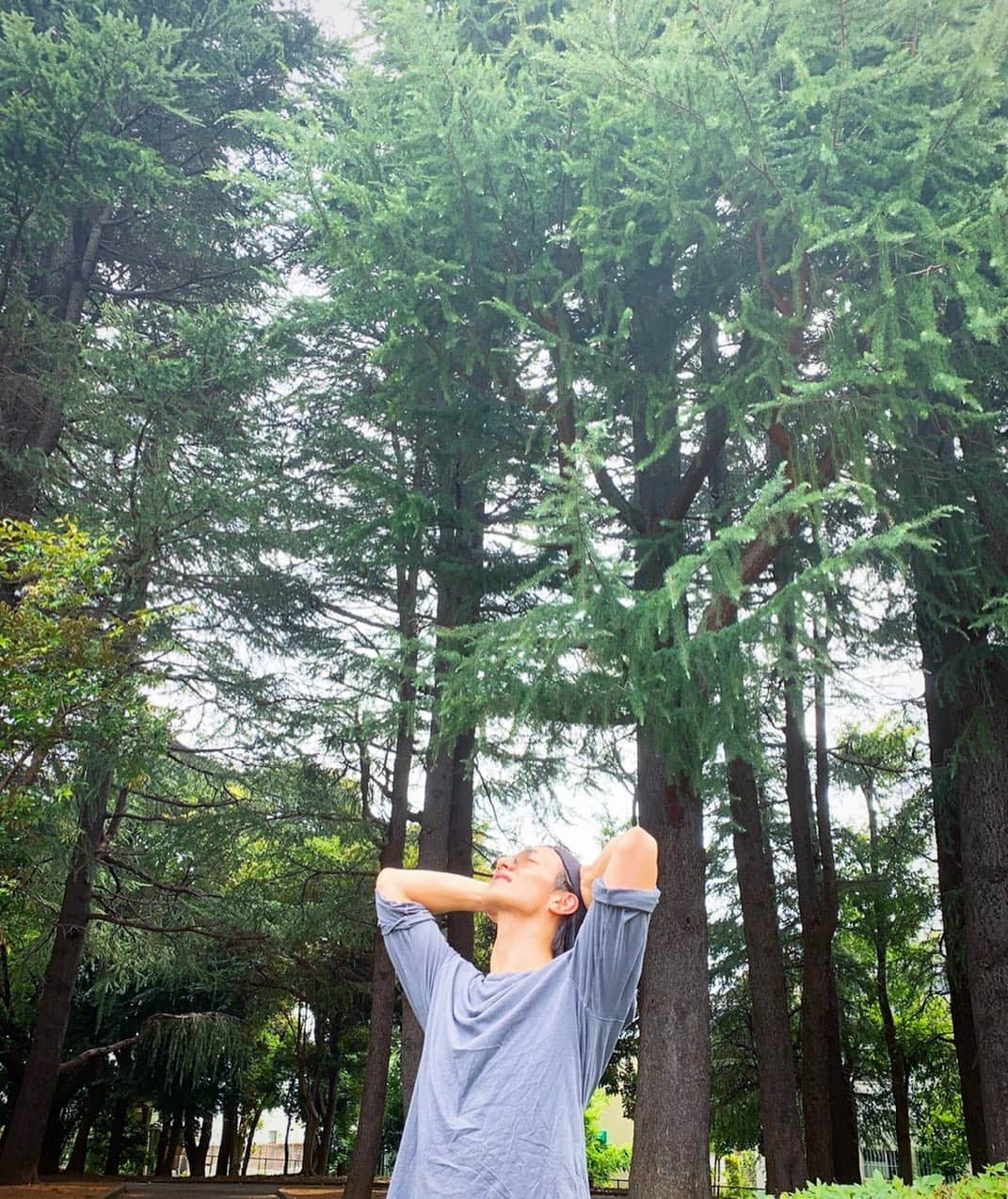 大貫勇輔さんのインスタグラム写真 - (大貫勇輔Instagram)「自然を感じるのって大切なことよね🌲🌳🍃❤️😊 洋服のしわはご愛嬌❤️😅笑  #tree #nature #dayoff😎」8月20日 15時57分 - yusukeonuki_official