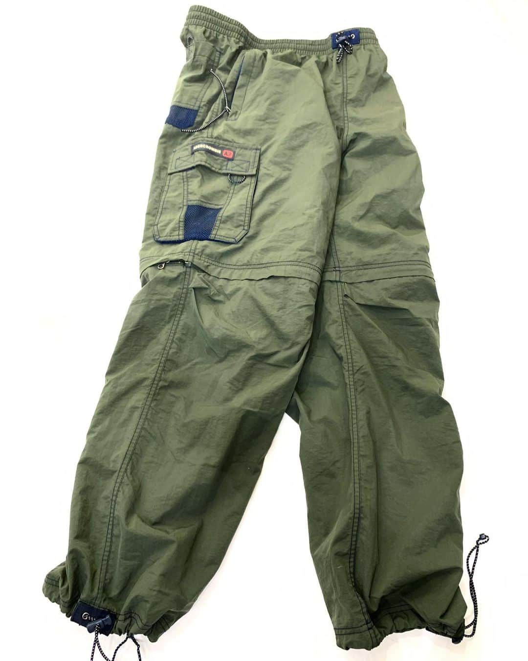 ジャムルさんのインスタグラム写真 - (ジャムルInstagram)「2way nylon cargo pants ¥4500+tax  ウエスト 〜104cm 全長 104cm 股下 76cm . 通販も可能です。 お問い合わせはお電話で承ります。 . #お問い合わせはお電話で承ります #jammru #osaka  #fashion  #streetstyle  #streetfashion  #vtg  #vintage  #used  #usedclothing  #古着 #古着屋 #ファッション #70s #80s #90s」8月20日 16時05分 - jammru