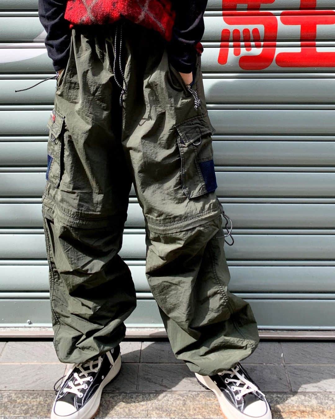 ジャムルさんのインスタグラム写真 - (ジャムルInstagram)「2way nylon cargo pants ¥4500+tax  ウエスト 〜104cm 全長 104cm 股下 76cm . 通販も可能です。 お問い合わせはお電話で承ります。 . #お問い合わせはお電話で承ります #jammru #osaka  #fashion  #streetstyle  #streetfashion  #vtg  #vintage  #used  #usedclothing  #古着 #古着屋 #ファッション #70s #80s #90s」8月20日 16時05分 - jammru