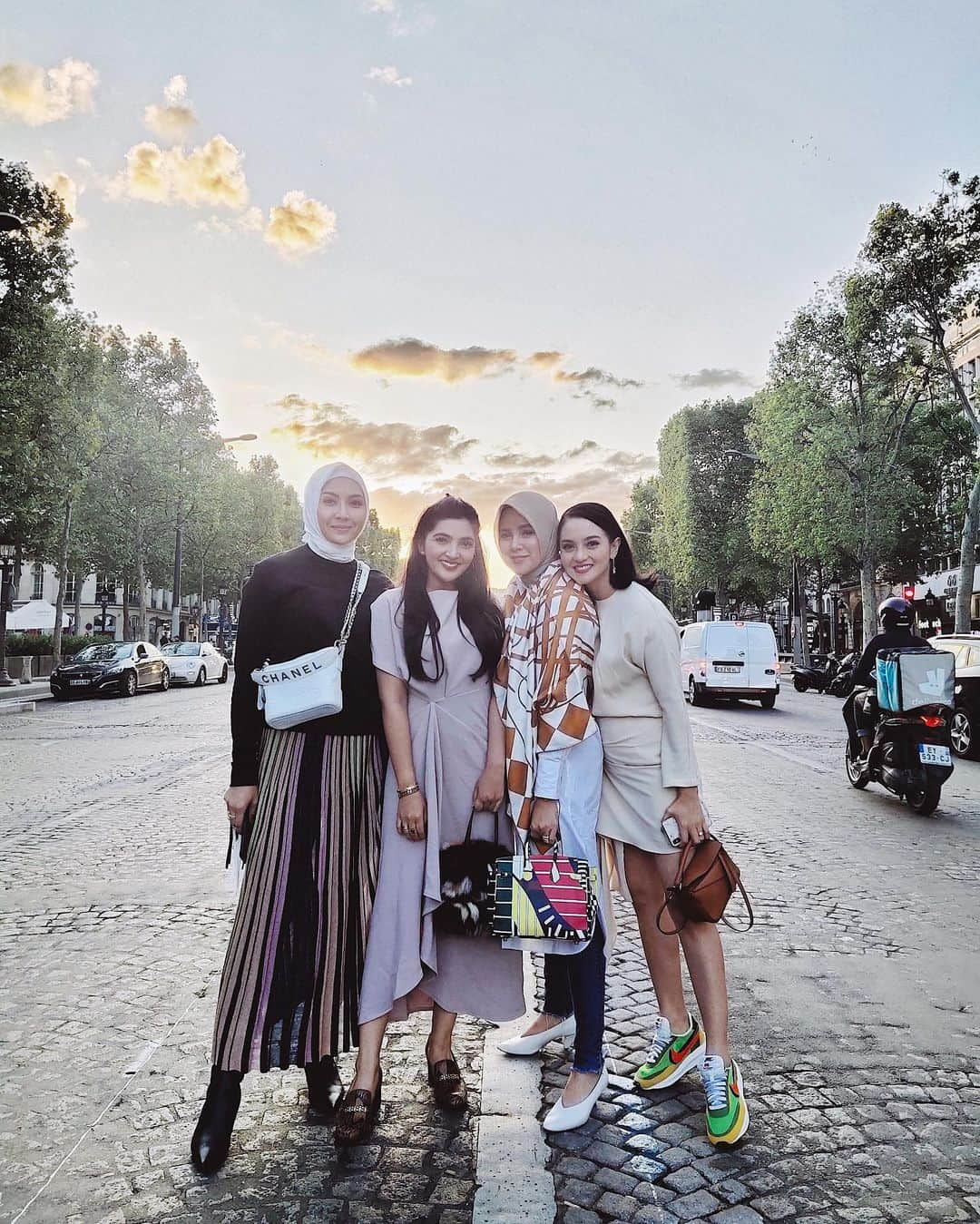 Ashantyさんのインスタグラム写真 - (AshantyInstagram)「Girls or emak2 trip?? Hehe #paris」8月20日 16時13分 - ashanty_ash