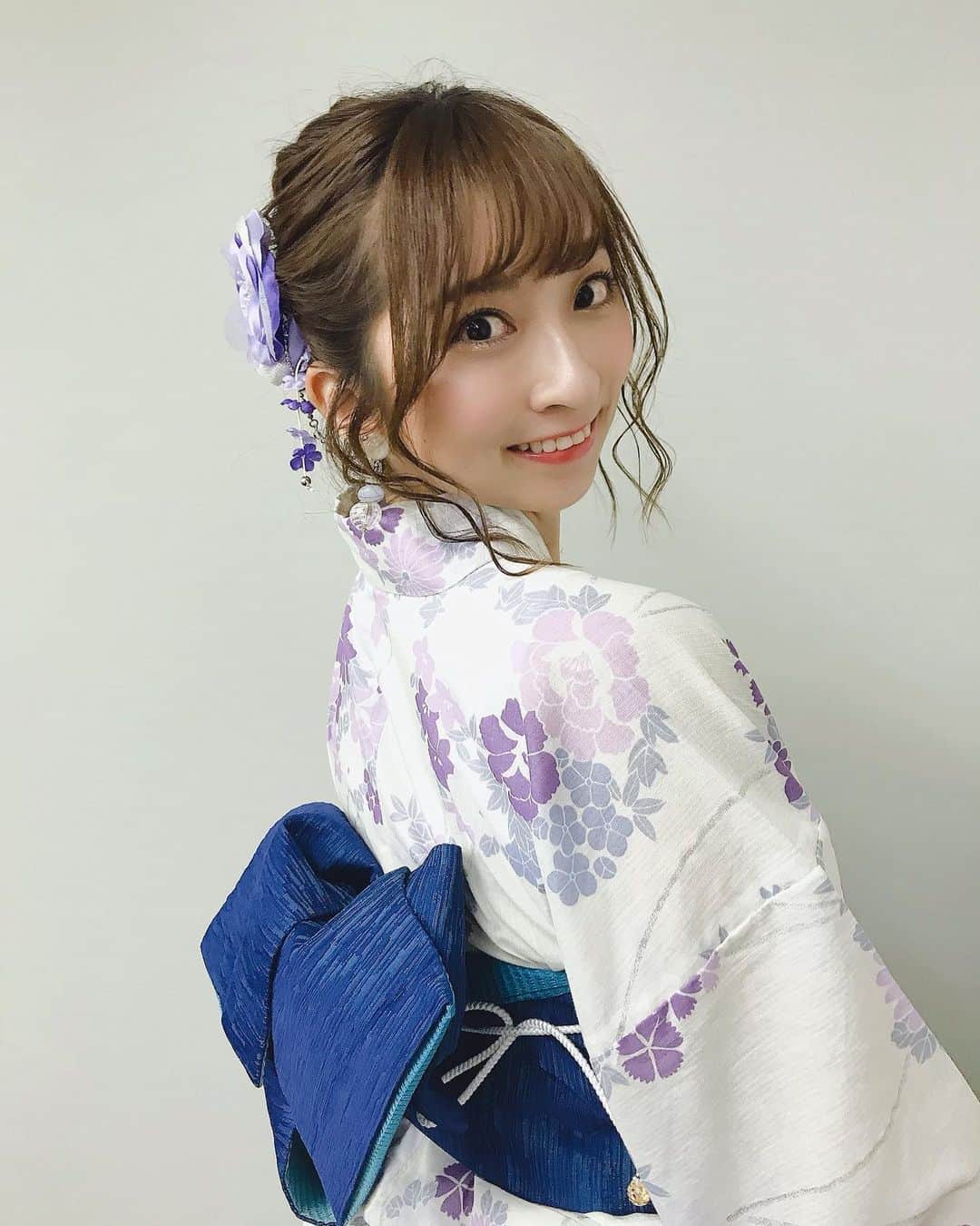 緒方咲さんのインスタグラム写真 - (緒方咲Instagram)「振り向き美人💜🎇🎆 咲の浴衣姿どうですか？？？💕💕」8月20日 16時22分 - chaaansaki