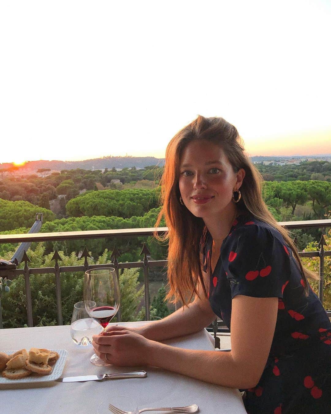 エミリー・DiDonatoのインスタグラム：「A perfect evening in Rome ❤️ 🍷Tuscany next!」