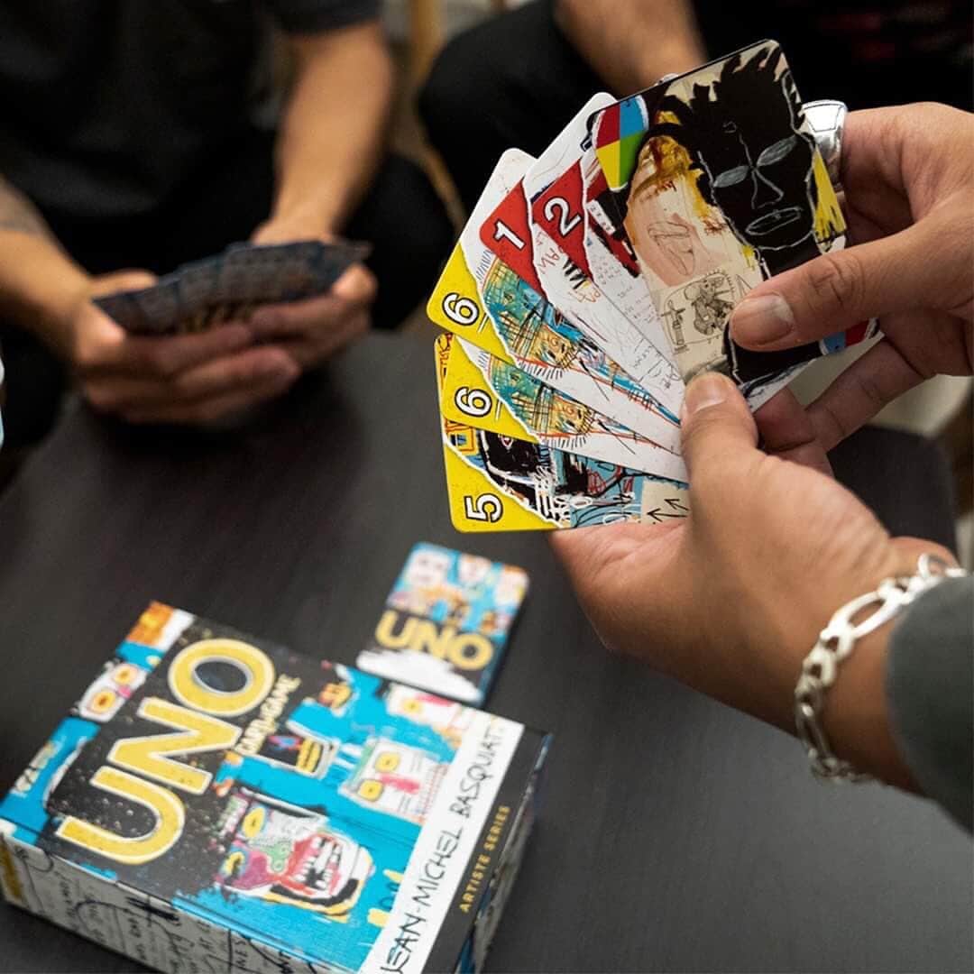 HYPEBEASTさんのインスタグラム写真 - (HYPEBEASTInstagram)「@hypebeastart: @uno kick starts its Artiste Series with a Jean-Michel Basquiat-themed pack. The deck includes 112 cards crafted from high-quality card stock or in a premium linen finish option, all showcasing Basquiat’s seminal work such as ‘Bird on Moneyand Self Portrait of a Heel.’ It also includes four double-sided “Artiste Extra” that come together to form a Basquait painting. The special pack will be available at @macys for $20 USD. Photo: Brian Wong/HYPEBEAST」8月20日 16時35分 - hypebeast