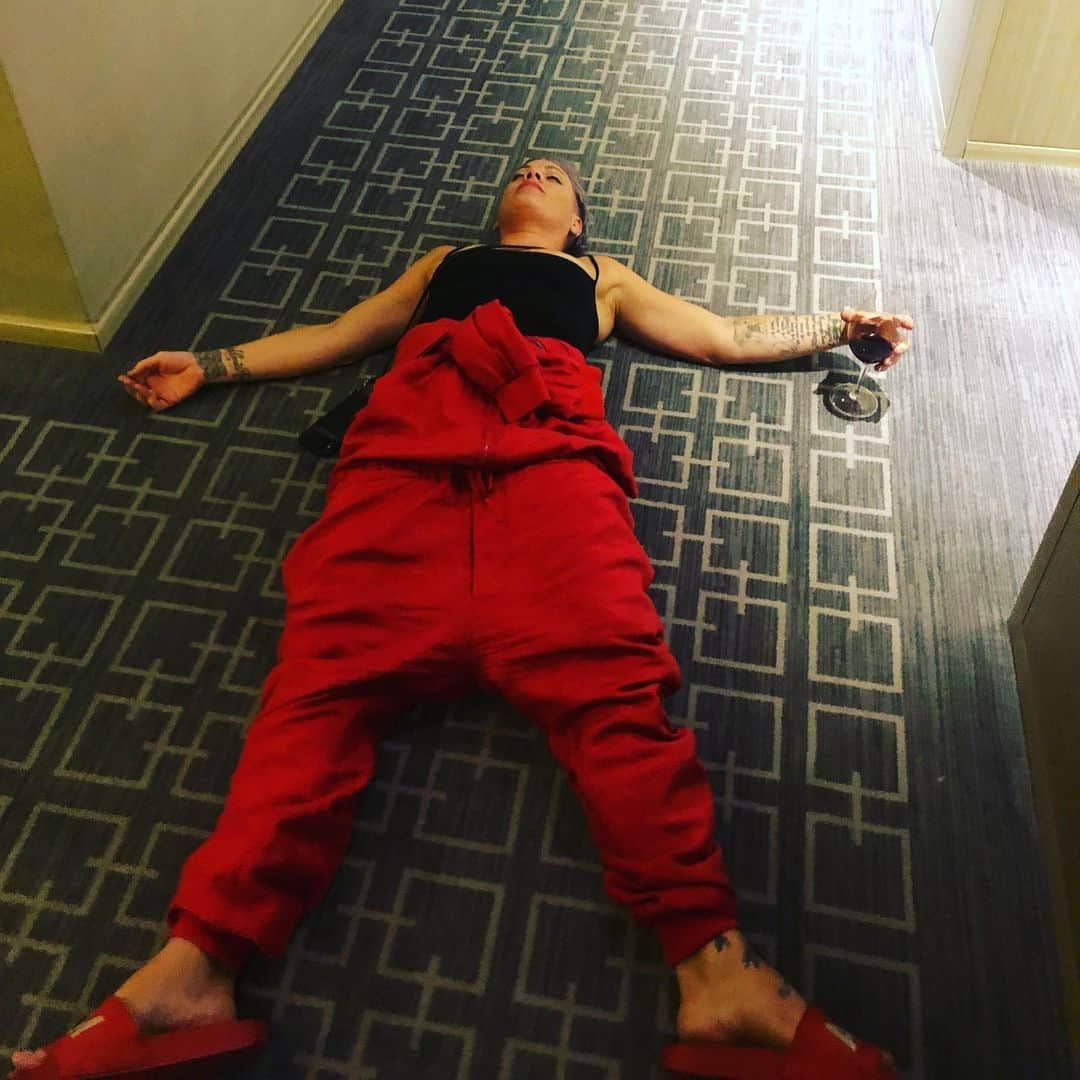 P!nk（ピンク）さんのインスタグラム写真 - (P!nk（ピンク）Instagram)「My room key doesn’t work」8月20日 16時54分 - pink