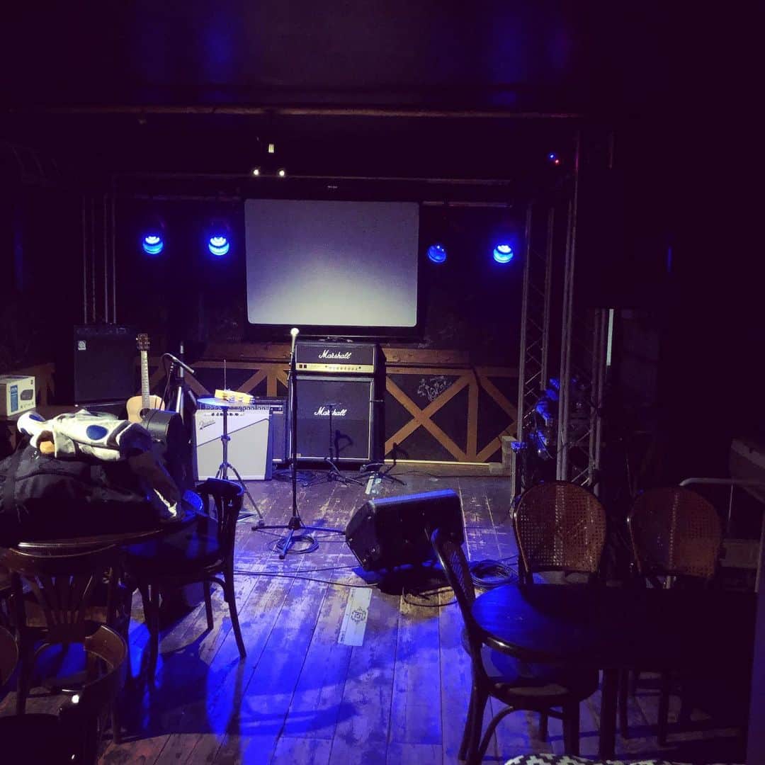 山川のりをのインスタグラム：「今夜は新ひだかバー カバチにてギターパンダライブです。20時/20時30分、3000円D付き。魅惑のワンマンショー！お近くの方々会いにきてアイニージュー！」