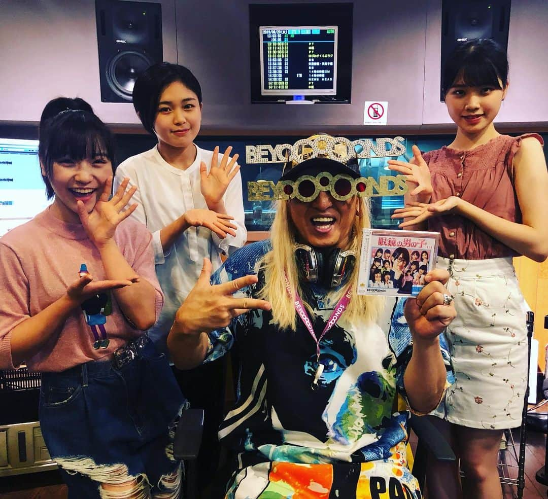 BEYOOOOONDSさんのインスタグラム写真 - (BEYOOOOONDSInstagram)「8/23放送のFM-FUJI「DJ KOO Presents Beat Goes On」に呼んでいただきました！ぜひ聴いてください。 #BEYOOOOONDSめがね  #DJKOO さんバージョン #beyooooonds  #BEYOOOOONDSの輪がこれからもびよーんと広がりますように」8月20日 16時52分 - beyooooonds_official