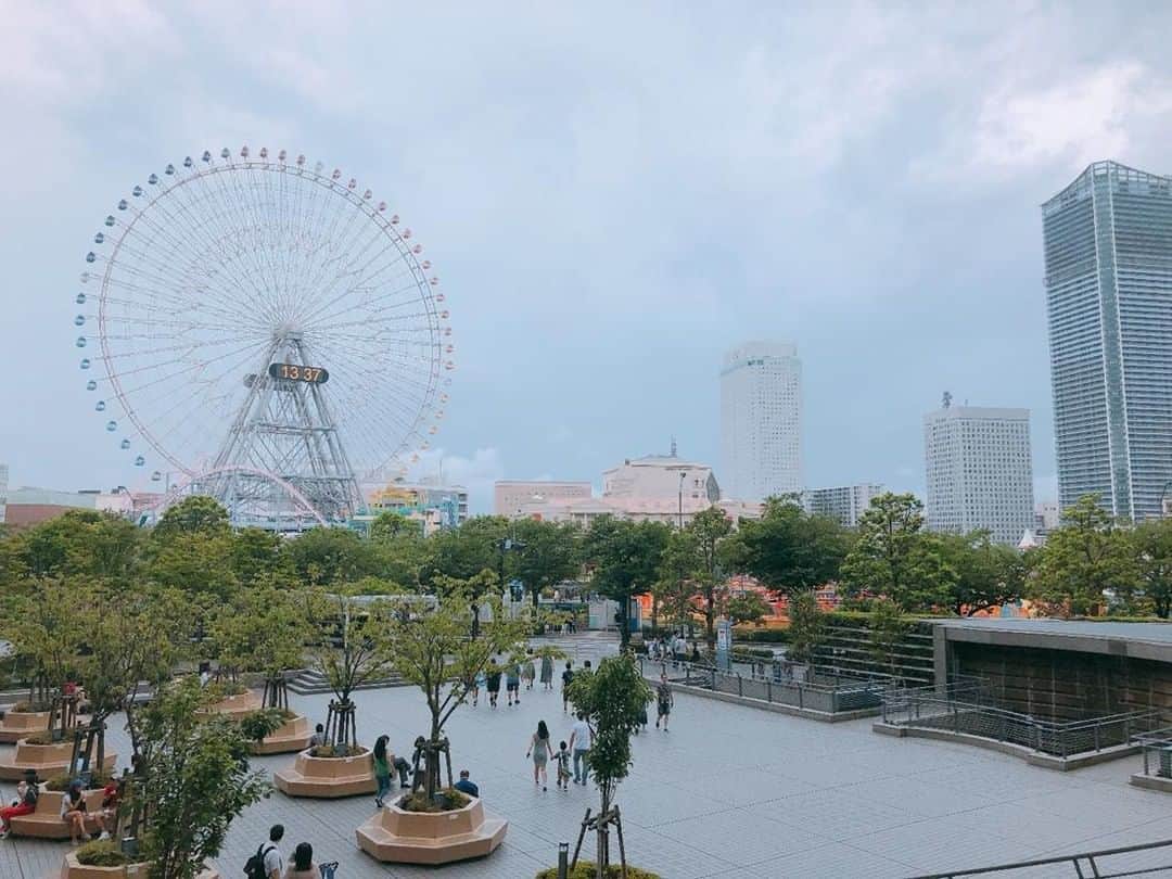 東京カメラ部 横浜分室さんのインスタグラム写真 - (東京カメラ部 横浜分室Instagram)「「みなとみらい」⠀ .⠀ 今回は、みなとみらいの景色をお送りします。普段見慣れている景色であっても、天気や気温、時間帯によって様々な顔を見せてくれる大好きな景色です。⠀ みなとみらいの景色を撮影するのに有名なスポットはたくさんありますが、みなさまはどこから撮影するのがお気に入りですか？⠀ .⠀ みなとみらい線公式Facebook「わたしの横浜4.1キロさんぽ」で横浜の魅力を発信中！⠀ そちらも是非ご覧下さい！<PR>⠀ .⠀ #みなとみらい線フォト散歩 #みなとみらい線フォトさんぽ #みなとみらい線 #横浜 #新高島 #みなとみらい #馬車道 #日本大通り #元町中華街 #yokohama #東京カメラ部 #Japan #photo #写真 #日本 #フォトスポット #横浜カメラ部 #コスモワールド #神奈川カメラ部 #yokohamaphotoclub #コスモクロック #休日の過ごし方 #夏休み #お出かけスポット #カメラのある生活 #myyokohama #beautifuldestinations #japan_daytime_view #somewheremagazine #explorejapan」8月20日 17時00分 - tcc.yokohama